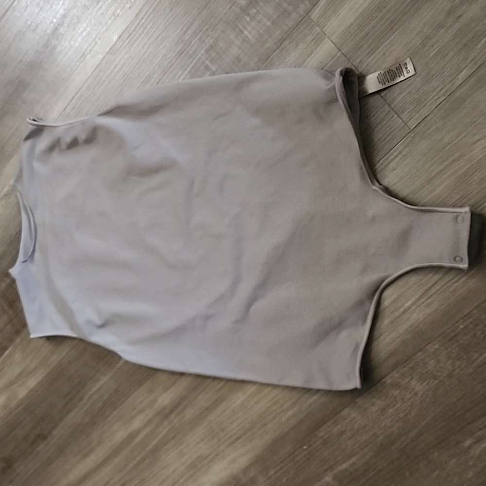 Good American Crew Neck Sleeveless Bodysuit - Picture 4 of 6